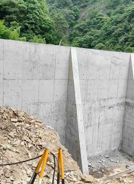 忻州静乐县重力式挡土墙